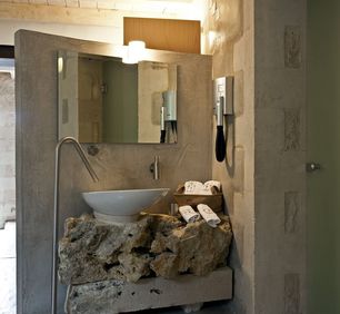 Rodia Cottage Bathroom 
