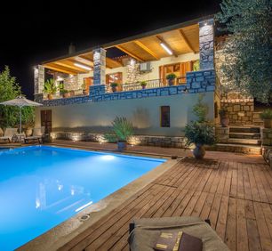 Amazing villas in Crete - Villa Myrrini - Swimming pool at night