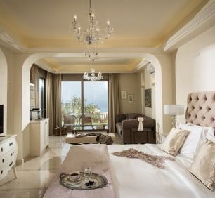 Luxury Pool Suite