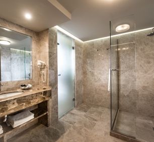 Executive/Grand Newly refurbished Bathroom