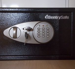 Electronic safe