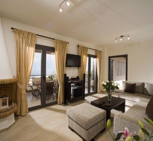 Living room with 32' flat TV with satellite programs, DVD & home cinema installation 