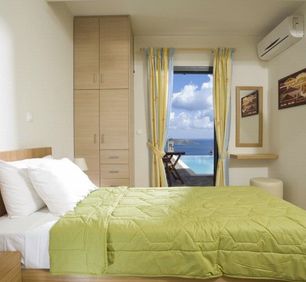 Direct access to the pool from your bedroom