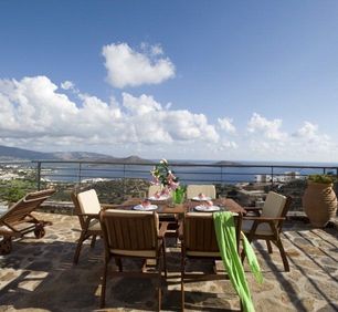 Breakfast under the energizing sun of Crete