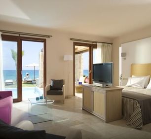 LUXURY SUITE SEA FRONT WITH PRIVATE POOL
